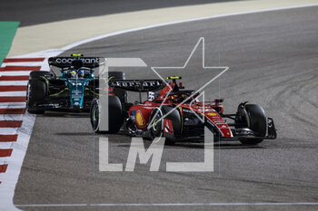 2023-03-05 - 55 SAINZ Carlos (spa), Scuderia Ferrari SF-23, action 14 ALONSO Fernando (spa), Aston Martin F1 Team AMR23, action during the Formula 1 Gulf Air Bahrain Grand Prix 2023, 1st round of the 2023 FIA Formula One World Championship from March 2 to 5, 2023 on the Bahrain International Circuit, in Sakhir, Bahrain - F1 - BAHRAIN GRAND PRIX 2023 - RACE - FORMULA 1 - MOTORS