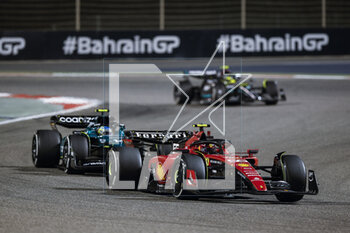 2023-03-05 - 55 SAINZ Carlos (spa), Scuderia Ferrari SF-23, action 14 ALONSO Fernando (spa), Aston Martin F1 Team AMR23, action during the Formula 1 Gulf Air Bahrain Grand Prix 2023, 1st round of the 2023 FIA Formula One World Championship from March 2 to 5, 2023 on the Bahrain International Circuit, in Sakhir, Bahrain - F1 - BAHRAIN GRAND PRIX 2023 - RACE - FORMULA 1 - MOTORS