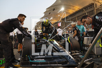 2023-03-05 - 44 HAMILTON Lewis (gbr), Mercedes AMG F1 Team W14, starting grid during the Formula 1 Gulf Air Bahrain Grand Prix 2023, 1st round of the 2023 FIA Formula One World Championship from March 3 to 5, 2023 on the Bahrain International Circuit, in Sakhir, Bahrain - F1 - BAHRAIN GRAND PRIX 2023 - RACE - FORMULA 1 - MOTORS
