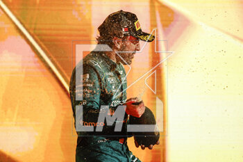 2023-03-05 - ALONSO Fernando (spa), Aston Martin F1 Team AMR23, portrait podium celebration during the Formula 1 Gulf Air Bahrain Grand Prix 2023, 1st round of the 2023 FIA Formula One World Championship from March 2 to 5, 2023 on the Bahrain International Circuit, in Sakhir, Bahrain - F1 - BAHRAIN GRAND PRIX 2023 - RACE - FORMULA 1 - MOTORS