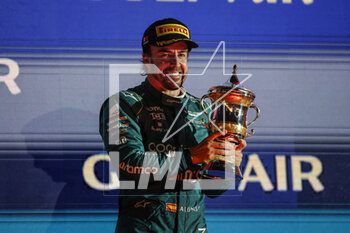 2023-03-05 - ALONSO Fernando (spa), Aston Martin F1 Team AMR23, portrait celebrates with the trophy his podium during the Formula 1 Gulf Air Bahrain Grand Prix 2023, 1st round of the 2023 FIA Formula One World Championship from March 2 to 5, 2023 on the Bahrain International Circuit, in Sakhir, Bahrain - F1 - BAHRAIN GRAND PRIX 2023 - RACE - FORMULA 1 - MOTORS