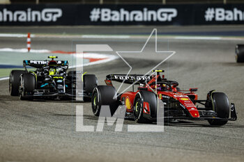 2023-03-05 - 55 SAINZ Carlos (spa), Scuderia Ferrari SF-23, action 44 HAMILTON Lewis (gbr), Mercedes AMG F1 Team W14, action during the Formula 1 Gulf Air Bahrain Grand Prix 2023, 1st round of the 2023 FIA Formula One World Championship from March 2 to 5, 2023 on the Bahrain International Circuit, in Sakhir, Bahrain - F1 - BAHRAIN GRAND PRIX 2023 - RACE - FORMULA 1 - MOTORS