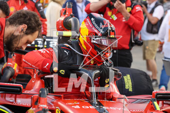 2023-03-05 - Carlos Sainz (SPA) Ferrari F1-23 on the grid before the race of FORMULA 1 GULF AIR BAHRAIN GRAND PRIX 2023, SAKHIR, BAHRAIN, MARCH, 05 2023 - FORMULA 1 GULF AIR BAHRAIN GRAND PRIX 2023 - FORMULA 1 - MOTORS