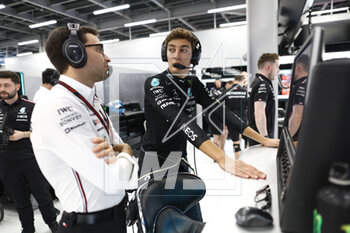18/03/2023 - RUSSELL George (gbr), Mercedes AMG F1 Team W14, with D’AMBROSIO Jerome, in the garage during the Formula 1 STC Saudi Arabian Grand Prix 2023, 2nd round of the 2023 Formula One World Championship from March 17 to 19, 2023 on the Jeddah Corniche Circuit, in Jeddah, Saudi Arabia - F1 - SAUDI ARABIAN GRAND PRIX 2023 - FORMULA 1 - MOTORI