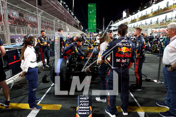 2023-03-19 - Red Bull Racing starting grid atmosphere during the Formula 1 STC Saudi Arabian Grand Prix 2023, 2nd round of the 2023 Formula One World Championship from March 17 to 19, 2023 on the Jeddah Corniche Circuit, in Jeddah, Saudi Arabia - F1 - SAUDI ARABIAN GRAND PRIX 2023 - RACE - FORMULA 1 - MOTORS