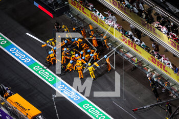 2023-03-19 - 04 NORRIS Lando (gbr), McLaren F1 Team MCL60, action pitstop during the Formula 1 STC Saudi Arabian Grand Prix 2023, 2nd round of the 2023 Formula One World Championship from March 17 to 19, 2023 on the Jeddah Corniche Circuit, in Jeddah, Saudi Arabia - F1 - SAUDI ARABIAN GRAND PRIX 2023 - RACE - FORMULA 1 - MOTORS