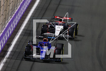 2023-03-19 - 23 ALBON Alexander (tha), Williams Racing FW45, action 21 DE VRIES Nyck (ned), Scuderia AlphaTauri AT04, action during the Formula 1 STC Saudi Arabian Grand Prix 2023, 2nd round of the 2023 Formula One World Championship from March 17 to 19, 2023 on the Jeddah Corniche Circuit, in Jeddah, Saudi Arabia - F1 - SAUDI ARABIAN GRAND PRIX 2023 - RACE - FORMULA 1 - MOTORS