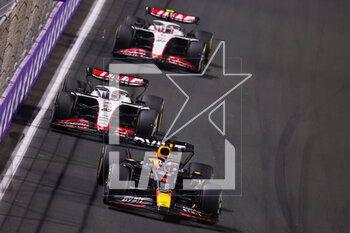 2023-03-19 - 01 VERSTAPPEN Max (nld), Red Bull Racing RB19, action 20 MAGNUSSEN Kevin (den), Haas F1 Team VF-23 Ferrari, action during the Formula 1 STC Saudi Arabian Grand Prix 2023, 2nd round of the 2023 Formula One World Championship from March 17 to 19, 2023 on the Jeddah Corniche Circuit, in Jeddah, Saudi Arabia - F1 - SAUDI ARABIAN GRAND PRIX 2023 - RACE - FORMULA 1 - MOTORS