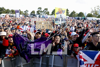 2023-04-01 - spectators, fans during the Formula 1 Rolex Australian Grand Prix 2023, 3rd round of the 2023 Formula One World Championship from March 31 to April 2, 2023 on the Albert Park Circuit, in Melbourne, Australia - F1 - AUSTRALIAN GRAND PRIX 2023 - FORMULA 1 - MOTORS