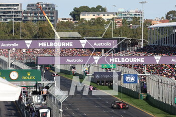 2023-04-02 - 55 SAINZ Carlos (spa), Scuderia Ferrari SF-23, action spectators, fans during the Formula 1 Rolex Australian Grand Prix 2023, 3rd round of the 2023 Formula One World Championship from March 31 to April 2, 2023 on the Albert Park Circuit, in Melbourne, Australia - F1 - AUSTRALIAN GRAND PRIX 2023 - RACE - FORMULA 1 - MOTORS