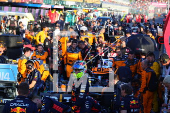 2023-04-02 - PEREZ Sergio (mex), Red Bull Racing RB19, portrait pitlane, during the Formula 1 Rolex Australian Grand Prix 2023, 3rd round of the 2023 Formula One World Championship from March 31 to April 2, 2023 on the Albert Park Circuit, in Melbourne, Australia - F1 - AUSTRALIAN GRAND PRIX 2023 - RACE - FORMULA 1 - MOTORS