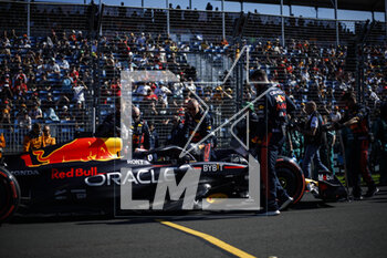 2023-04-02 - 01 VERSTAPPEN Max (nld), Red Bull Racing RB19, mechanic, mecanicien, mechanics during the Formula 1 Rolex Australian Grand Prix 2023, 3rd round of the 2023 Formula One World Championship from March 31 to April 2, 2023 on the Albert Park Circuit, in Melbourne, Australia - F1 - AUSTRALIAN GRAND PRIX 2023 - RACE - FORMULA 1 - MOTORS