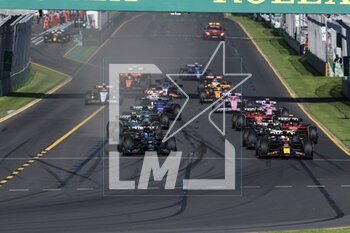 2023-04-02 - start of the race, depart, 01 VERSTAPPEN Max (nld), Red Bull Racing RB19, action 63 RUSSELL George (gbr), Mercedes AMG F1 Team W14, action during the Formula 1 Rolex Australian Grand Prix 2023, 3rd round of the 2023 Formula One World Championship from March 31 to April 2, 2023 on the Albert Park Circuit, in Melbourne, Australia - F1 - AUSTRALIAN GRAND PRIX 2023 - RACE - FORMULA 1 - MOTORS
