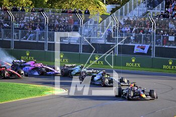 2023-04-02 - start of the race, depart, 01 VERSTAPPEN Max (nld), Red Bull Racing RB19, action 44 HAMILTON Lewis (gbr), Mercedes AMG F1 Team W14, action 14 ALONSO Fernando (spa), Aston Martin F1 Team AMR23, action 55 SAINZ Carlos (spa), Scuderia Ferrari SF-23, action during the Formula 1 Rolex Australian Grand Prix 2023, 3rd round of the 2023 Formula One World Championship from March 31 to April 2, 2023 on the Albert Park Circuit, in Melbourne, Australia - F1 - AUSTRALIAN GRAND PRIX 2023 - RACE - FORMULA 1 - MOTORS