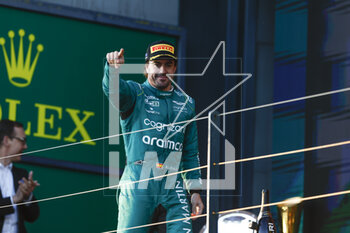 2023-04-02 - ALONSO Fernando (spa), Aston Martin F1 Team AMR23, portrait podium celebration during the Formula 1 Rolex Australian Grand Prix 2023, 3rd round of the 2023 Formula One World Championship from March 31 to April 2, 2023 on the Albert Park Circuit, in Melbourne, Australia - F1 - AUSTRALIAN GRAND PRIX 2023 - RACE - FORMULA 1 - MOTORS