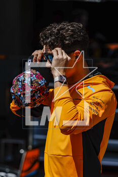 2023-04-27 - NORRIS Lando (gbr), McLaren F1 Team MCL60, portrait during the Formula 1 Azerbaijan Grand Prix 2023, 4th round of the 2023 Formula One World Championship from April 28 to 30, 2023 on the Baku City Circuit, in Baku, Azerbaijan - F1 - AZERBAIJAN GRAND PRIX 2023 - FORMULA 1 - MOTORS