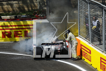 2023-04-28 - 10 GASLY Pierre (fra), Alpine F1 Team A523, action engine crash, accident, during the Formula 1 Azerbaijan Grand Prix 2023, 4th round of the 2023 Formula One World Championship from April 28 to 30, 2023 on the Baku City Circuit, in Baku, Azerbaijan - F1 - AZERBAIJAN GRAND PRIX 2023 - FORMULA 1 - MOTORS