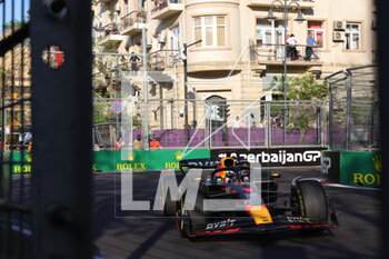 2023-04-29 - 01 VERSTAPPEN Max (nld), Red Bull Racing RB19, action during the Formula 1 Azerbaijan Grand Prix 2023, 4th round of the 2023 Formula One World Championship from April 28 to 30, 2023 on the Baku City Circuit, in Baku, Azerbaijan - F1 - AZERBAIJAN GRAND PRIX 2023 - FORMULA 1 - MOTORS