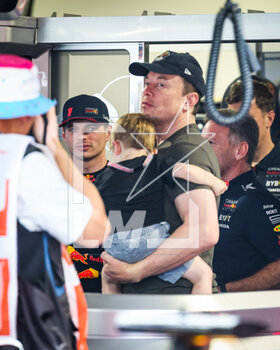 2023-05-06 - MUSK Elon, founder & CEO of SpaceX & Tesla, in the Red Bull Racing paddock with VERSTAPPEN Max (ned), Red Bull Racing RB19, during the Formula 1 Crypto.com Miami Grand Prix 2023, 5th round of the 2023 Formula One World Championship from May 05 to 07, 2023 on the Miami International Autodrome, in Miami Gardens, Florida, United States of America - F1 - MIAMI GRAND PRIX 2023 - FORMULA 1 - MOTORS