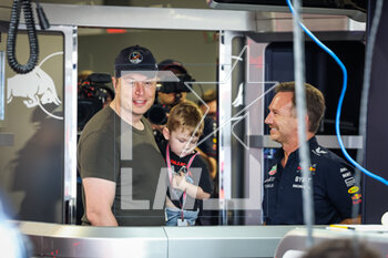 2023-05-06 - MUSK Elon, founder & CEO of SpaceX & Tesla, with his son X Æ A-12 in the Red Bull Racing paddock with HORNER Christian (gbr), Team Principal of Red Bull Racing, during the Formula 1 Crypto.com Miami Grand Prix 2023, 5th round of the 2023 Formula One World Championship from May 05 to 07, 2023 on the Miami International Autodrome, in Miami Gardens, Florida, United States of America - F1 - MIAMI GRAND PRIX 2023 - FORMULA 1 - MOTORS