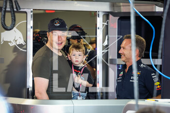 2023-05-06 - MUSK Elon, founder & CEO of SpaceX & Tesla, with his son X Æ A-12 in the Red Bull Racing paddock with HORNER Christian (gbr), Team Principal of Red Bull Racing, during the Formula 1 Crypto.com Miami Grand Prix 2023, 5th round of the 2023 Formula One World Championship from May 05 to 07, 2023 on the Miami International Autodrome, in Miami Gardens, Florida, United States of America - F1 - MIAMI GRAND PRIX 2023 - FORMULA 1 - MOTORS