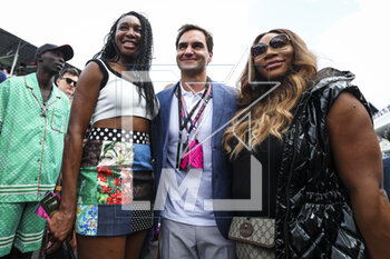 2023-05-07 - FEDERER Roger, former tennis player posing with Serena and Venus Williams during the Formula 1 Crypto.com Miami Grand Prix 2023, 5th round of the 2023 Formula One World Championship from May 05 to 07, 2023 on the Miami International Autodrome, in Miami Gardens, Florida, United States of America - F1 - MIAMI GRAND PRIX 2023 - RACE - FORMULA 1 - MOTORS
