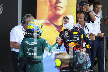 2023-05-07 - VERSTAPPEN Max (ned), Red Bull Racing RB19 being congratulated by ALONSO Fernando (spa), Aston Martin F1 Team AMR23, portrait for his win during the Formula 1 Crypto.com Miami Grand Prix 2023, 5th round of the 2023 Formula One World Championship from May 05 to 07, 2023 on the Miami International Autodrome, in Miami Gardens, Florida, United States of America - F1 - MIAMI GRAND PRIX 2023 - RACE - FORMULA 1 - MOTORS