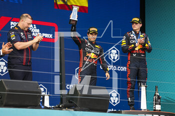 2023-05-07 - PEREZ Sergio (mex), Red Bull Racing RB19, VERSTAPPEN Max (ned), Red Bull Racing RB19, on the podium during the Formula 1 Crypto.com Miami Grand Prix 2023, 5th round of the 2023 Formula One World Championship from May 05 to 07, 2023 on the Miami International Autodrome, in Miami Gardens, Florida, United States of America - F1 - MIAMI GRAND PRIX 2023 - RACE - FORMULA 1 - MOTORS