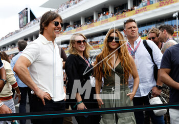 2023-05-07 - Tom Cruise and Shakira on the starting grid during the Formula 1 Crypto.com Miami Grand Prix 2023, 5th round of the 2023 Formula One World Championship from May 05 to 07, 2023 on the Miami International Autodrome, in Miami Gardens, Florida, United States of America - F1 - MIAMI GRAND PRIX 2023 - RACE - FORMULA 1 - MOTORS
