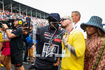 2023-05-07 - Singers William James Adams Jr aka Will.I.Am with Jose Alvaro Osorio Balvin aka J Balvin on the starting grid during the Formula 1 Crypto.com Miami Grand Prix 2023, 5th round of the 2023 Formula One World Championship from May 05 to 07, 2023 on the Miami International Autodrome, in Miami Gardens, Florida, United States of America - F1 - MIAMI GRAND PRIX 2023 - RACE - FORMULA 1 - MOTORS