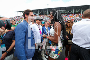 2023-05-07 - Former tennis player Roger Federer on the starting grid with Venus Williams during the Formula 1 Crypto.com Miami Grand Prix 2023, 5th round of the 2023 Formula One World Championship from May 05 to 07, 2023 on the Miami International Autodrome, in Miami Gardens, Florida, United States of America - F1 - MIAMI GRAND PRIX 2023 - RACE - FORMULA 1 - MOTORS