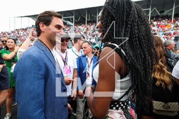 2023-05-07 - Former tennis player Roger Federer on the starting grid with Venus Williams during the Formula 1 Crypto.com Miami Grand Prix 2023, 5th round of the 2023 Formula One World Championship from May 05 to 07, 2023 on the Miami International Autodrome, in Miami Gardens, Florida, United States of America - F1 - MIAMI GRAND PRIX 2023 - RACE - FORMULA 1 - MOTORS
