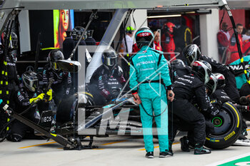 2023-05-07 - 63 RUSSELL George (gbr), Mercedes AMG F1 Team W14, action pitstop during the Formula 1 Crypto.com Miami Grand Prix 2023, 5th round of the 2023 Formula One World Championship from May 05 to 07, 2023 on the Miami International Autodrome, in Miami Gardens, Florida, United States of America - F1 - MIAMI GRAND PRIX 2023 - RACE - FORMULA 1 - MOTORS