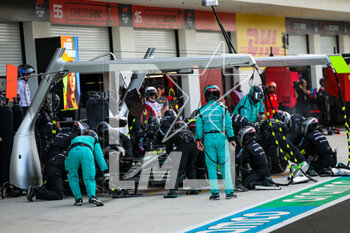 2023-05-07 - 44 HAMILTON Lewis (gbr), Mercedes AMG F1 Team W14, action pitstop during the Formula 1 Crypto.com Miami Grand Prix 2023, 5th round of the 2023 Formula One World Championship from May 05 to 07, 2023 on the Miami International Autodrome, in Miami Gardens, Florida, United States of America - F1 - MIAMI GRAND PRIX 2023 - RACE - FORMULA 1 - MOTORS