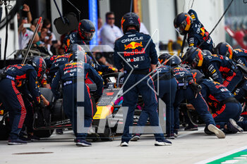 2023-05-07 - 01 VERSTAPPEN Max (nld), Red Bull Racing RB19, action pitstop during the Formula 1 Crypto.com Miami Grand Prix 2023, 5th round of the 2023 Formula One World Championship from May 05 to 07, 2023 on the Miami International Autodrome, in Miami Gardens, Florida, United States of America - F1 - MIAMI GRAND PRIX 2023 - RACE - FORMULA 1 - MOTORS