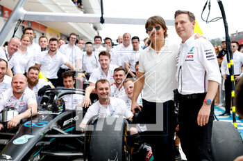 2023-05-07 - Tom Cruise with the Mercedes AMG F1 Team during the Formula 1 Crypto.com Miami Grand Prix 2023, 5th round of the 2023 Formula One World Championship from May 05 to 07, 2023 on the Miami International Autodrome, in Miami Gardens, Florida, United States of America - F1 - MIAMI GRAND PRIX 2023 - RACE - FORMULA 1 - MOTORS