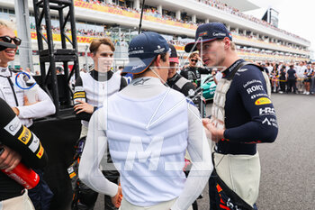 2023-05-07 - VERSTAPPEN Max (ned), Red Bull Racing RB19, DE VRIES Nyck (ned), Scuderia AlphaTauri AT04, portrait during the Formula 1 Crypto.com Miami Grand Prix 2023, 5th round of the 2023 Formula One World Championship from May 05 to 07, 2023 on the Miami International Autodrome, in Miami Gardens, Florida, United States of America - F1 - MIAMI GRAND PRIX 2023 - RACE - FORMULA 1 - MOTORS