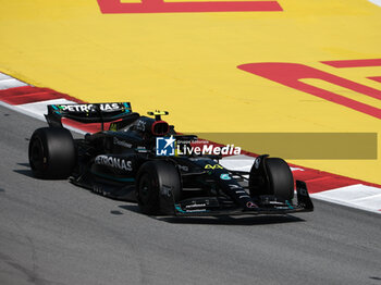 2023-06-02 - Lewis Hamilton during free tests 2 of Catalunya Grand Prix F1 at Circuit of Catalunya Barcelona on june  02, 2023 - FORMULA 1 AWS GRAN PREMIO DE ESPAÑA 2023 - PRACTICE 1 AND 2 - FORMULA 1 - MOTORS