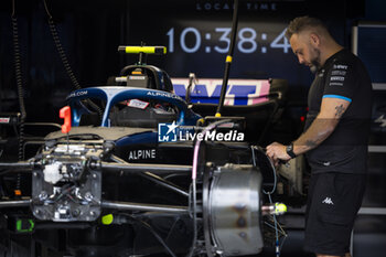 2023-05-25 - 10 GASLY Pierre (fra), Alpine F1 Team A523, mechanic, mecanicien, mechanics during the Formula 1 Grand Prix de Monaco 2023, 6th round of the 2023 Formula One World Championship from May 26 to 28, 2023 on the Circuit de Monaco, in Monaco - F1 - MONACO GRAND PRIX 2023 - FORMULA 1 - MOTORS