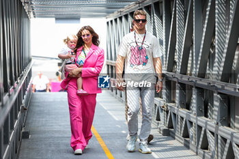 2023-05-25 - HULKENBERG Nico (ger), Haas F1 Team VF-23 Ferrari, with his wife Eglė Ruškytė, Lithuanian fashion designer, and their daughter Noemi Sky, in the paddock, during the Formula 1 Grand Prix de Monaco 2023, 6th round of the 2023 Formula One World Championship from May 26 to 28, 2023 on the Circuit de Monaco, in Monaco - F1 - MONACO GRAND PRIX 2023 - FORMULA 1 - MOTORS