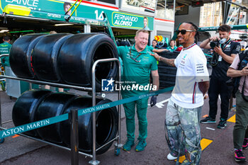 2023-05-25 - HAMILTON Lewis (gbr), Mercedes AMG F1 Team W14, walking in the pitlane in front of the Aston Martin F1 Team garage during the Formula 1 Grand Prix de Monaco 2023, 6th round of the 2023 Formula One World Championship from May 26 to 28, 2023 on the Circuit de Monaco, in Monaco - F1 - MONACO GRAND PRIX 2023 - FORMULA 1 - MOTORS