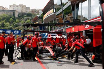 2023-05-25 - Scuderia Ferrari SF-23, mechanics performing pitstop practice in the pitlane during the Formula 1 Grand Prix de Monaco 2023, 6th round of the 2023 Formula One World Championship from May 26 to 28, 2023 on the Circuit de Monaco, in Monaco - F1 - MONACO GRAND PRIX 2023 - FORMULA 1 - MOTORS