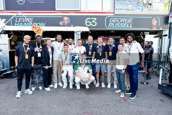 2023-05-25 - The OGC Nice football team players in front of the Mercedes AMG F1 Team garage, during the Formula 1 Grand Prix de Monaco 2023, 6th round of the 2023 Formula One World Championship from May 26 to 28, 2023 on the Circuit de Monaco, in Monaco - F1 - MONACO GRAND PRIX 2023 - FORMULA 1 - MOTORS