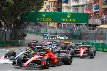 2023-05-28 - Carlos Sainz (SPA) Ferrari F1-23 - START OF THE RACE - 2023 GRAND PRIX DE MONACO - SUNDAY - RACE - FORMULA 1 - MOTORS
