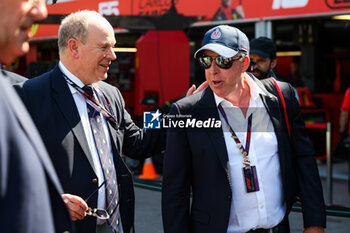 2023-05-27 - HSH Prince Albert II of Monaco, with SUTTON Keith, in the pitlane, during the Formula 1 Grand Prix de Monaco 2023, 6th round of the 2023 Formula One World Championship from May 26 to 28, 2023 on the Circuit de Monaco, in Monaco - F1 - MONACO GRAND PRIX 2023 - FORMULA 1 - MOTORS