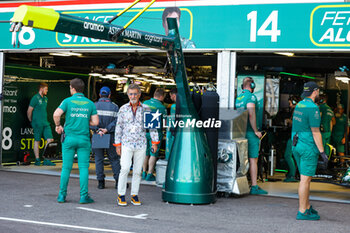 2023-05-27 - JORDAN Eddie, former owner of Jordan F1 Team, in front of the Aston Martin F1 Team garage in the pitlane during the Formula 1 Grand Prix de Monaco 2023, 6th round of the 2023 Formula One World Championship from May 26 to 28, 2023 on the Circuit de Monaco, in Monaco - F1 - MONACO GRAND PRIX 2023 - FORMULA 1 - MOTORS