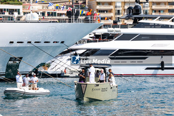 2023-05-28 - HAMILTON Lewis (gbr), Mercedes AMG F1 Team W14, arriving by boat during the Formula 1 Grand Prix de Monaco 2023, 6th round of the 2023 Formula One World Championship from May 26 to 28, 2023 on the Circuit de Monaco, in Monaco - F1 - MONACO GRAND PRIX 2023 - RACE - FORMULA 1 - MOTORS