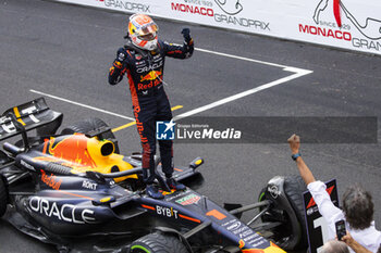 2023-05-28 - VERSTAPPEN Max (ned), Red Bull Racing RB19, portrait celebrates his win during the Formula 1 Grand Prix de Monaco 2023, 6th round of the 2023 Formula One World Championship from May 26 to 28, 2023 on the Circuit de Monaco, in Monaco - F1 - MONACO GRAND PRIX 2023 - RACE - FORMULA 1 - MOTORS