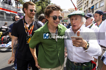 2023-05-28 - HOLLAND Tom, actor, with Jackie Stewart, portrait on the grid during the Formula 1 Grand Prix de Monaco 2023, 6th round of the 2023 Formula One World Championship from May 26 to 28, 2023 on the Circuit de Monaco, in Monaco - F1 - MONACO GRAND PRIX 2023 - RACE - FORMULA 1 - MOTORS