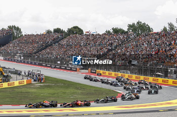 2023-06-04 - Race start of the race, depart, 01 VERSTAPPEN Max (nld), Red Bull Racing RB19, action 55 SAINZ Carlos (spa), Scuderia Ferrari SF-23, action during the Formula 1 AWS Gran Premio de Espana 2023, 7th round of the 2023 Formula One World Championship from June 2 to 4, 2023 on the Circuit de Barcelona-Catalunya, in Montmelo, Spain - F1 - SPANISH GRAND PRIX 2023 - RACE - FORMULA 1 - MOTORS